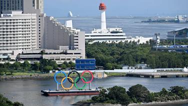 Olympische Ringe in der Bucht von Tokio © IMAGO Foto: IMAGO / Sven Simon