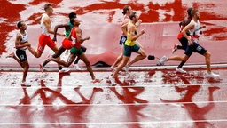 Leichtathleten beim 1500m Lauf bei den Olympischen Spielen 2020 © IMAGO / Agencia EFE Foto: Juan Ignacio  Roncoroni