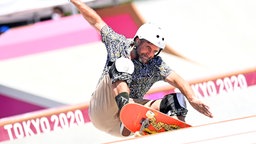 Der südafrikanische Skateboarder Dallas Oberholzer in Aktion. © picture alliance/dpa | Marijan Murat