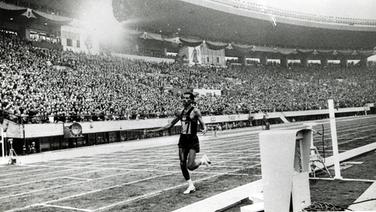 Abebe Bikila bei den Olympischen Spiele 1964 in Tokio  