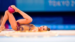 Die russische Sportgymnastin Dina Awerina in Aktion. © IMAGO / AFLOSPORT