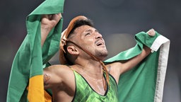 Der Goldgewinner Para-Athlet aus Brasilien Petrucio dos Santos Ferreira freut sich über den Sieg. © picture alliance/KEYSTONE | ENNIO LEANZA Foto: ENNIO LEANZA