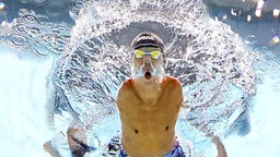 Der japanische Para-Schwimmer Tomotaro Nakamura in Aktion. © IMAGO / Kyodo News