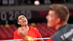 Thomas Schmidberger (r.) spielt ums Para-Gold gegen Panfeng Feng aus China © IMAGO / Beautiful Sports Foto: Axel Kohring