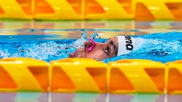 Die türkische Para-Schwimmerin Sevilay Öztürk in Aktion über 50 Meter Rücken © picture alliance / ZUMAPRESS.com | Kim Price 