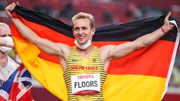 Der deutsche Prothesensprinter Johannes Floors bejubelt Bronze. © IMAGO / Beautiful Sports 
