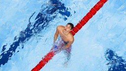 Para-Schwimmer Italians Simone Barlaam reagiert nach dem Goldmedaille-Gewinn im 50-Meter-Freistil der Männer bei den Paralympics in Tokio  © picture alliance / Kyodo Foto: picture alliance / Kyodo