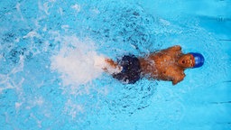 Der brasilianische Para-Schwimmer Gabriel Geraldo Dos Santos Araujo in Aktion © picture alliance / ASSOCIATED PRESS | Takumi Harada