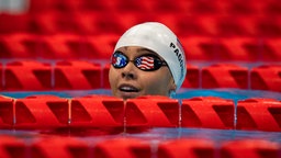 Die US-amerikanische Para-Schwimmerin Anastasia Agonis bei der Qualifikation über 400 m Freistil. © picture alliance / ASSOCIATED PRESS | Emilio Morenatti