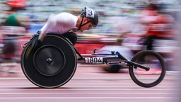 Der Schweizer Paralympische Athlet Beat Bösch im 400m T51 Rennen. ©  imago images/Beautiful Sports Foto: Axel Kohring