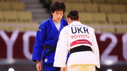 Die deutsche Judoka Ramona Brussig (l.) und die Ukrainerin Natalija Nikolaytschyk © picture alliance/dpa | Karl-Josef Hildenbrand