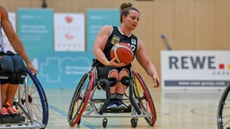 Rollstuhlbasketballerin Annabel Breuer