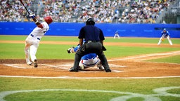 Spielszene aus dem Olympia-Finale im Baseball 2008 in Peking. Südkorea gewann Gold, Kuba Silber. © picture alliance / Xinhua Foto: Guo Lei