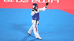 Fernanda Aguirre, of Chile, celebrates winning the bronze medal in the women's taekwondo © imago Foto: picture alliance/AP Photo