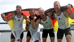 Der Kajak-Vierer aus Deutschland jubelt über den ersten Platz im Finale. © dpa-bildfunk Foto: Jan Woitas