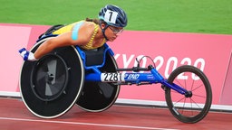 Die deutsche Rollstuhlathletin Merle Marie Menje 1.500 Meter in Aktion. © IMAGO / Beautiful Sports 